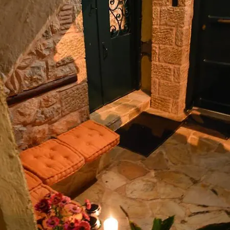 Alexandros Πανδοχείο Δελφοί